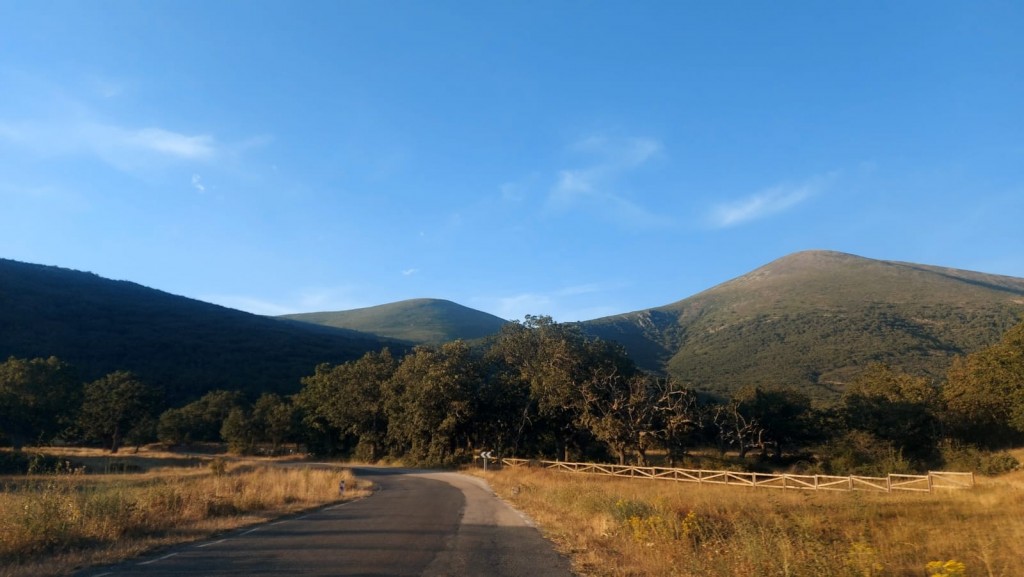 Foto: La Dehesa y el Moncayo - Cueva de Agreda (Soria), España