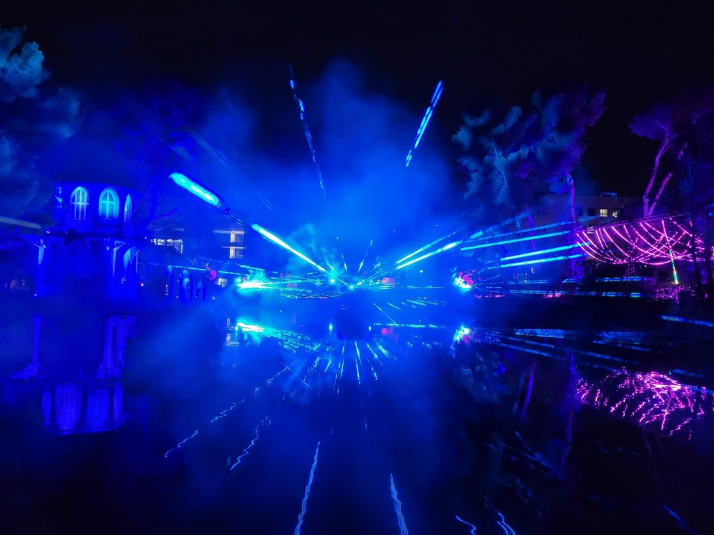 Foto: Luces en los jardines de Torre Girona - Barcelona (Cataluña), España