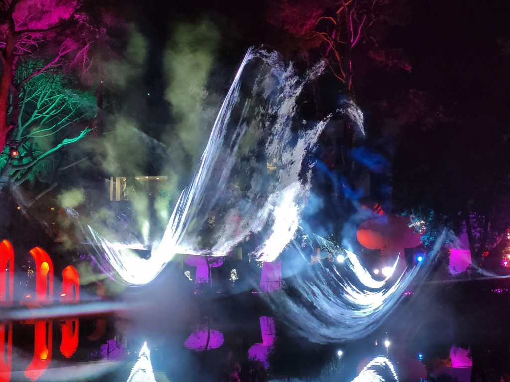 Foto: Luces en los jardines de Torre Girona - Barcelona (Cataluña), España