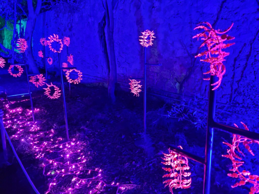 Foto: Luces en los jardines de Torre Girona - Barcelona (Cataluña), España