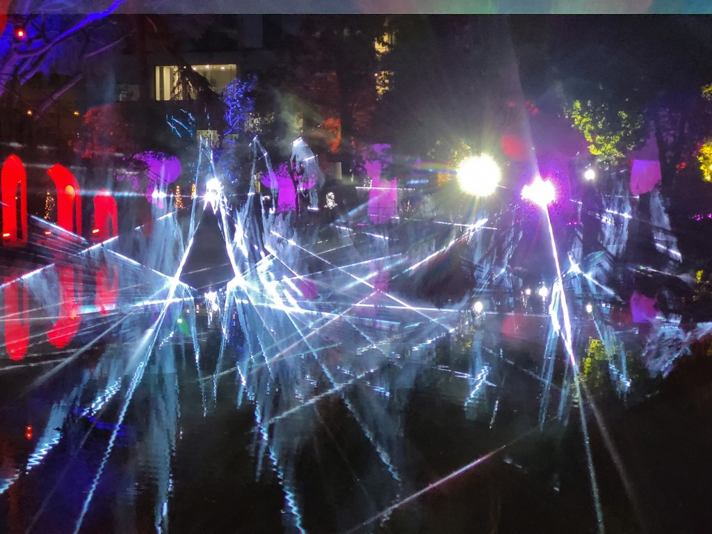 Foto: Luces en los jardines de Torre Girona - Barcelona (Cataluña), España