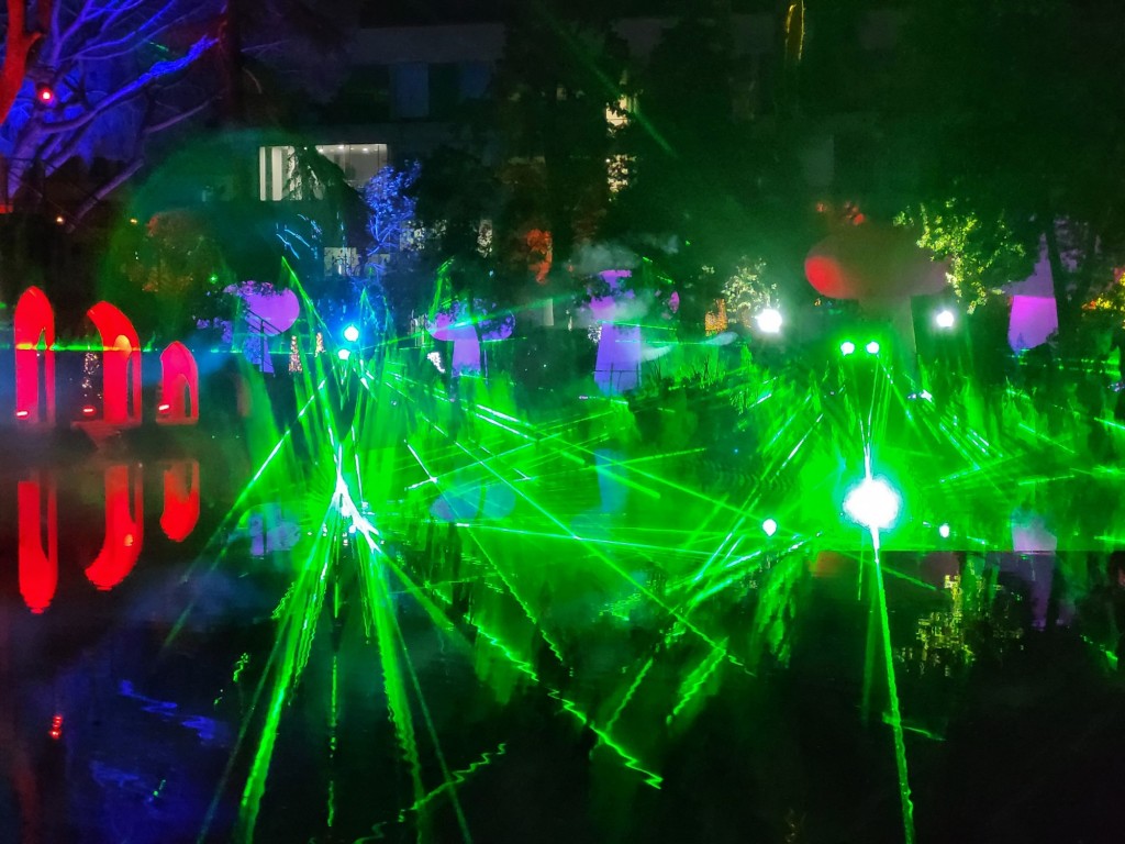 Foto: Luces en los jardines de Torre Girona - Barcelona (Cataluña), España