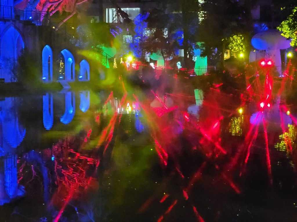 Foto: Luces en los jardines de Torre Girona - Barcelona (Cataluña), España