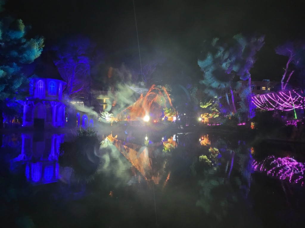 Foto: Luces en los jardines de Torre Girona - Barcelona (Cataluña), España