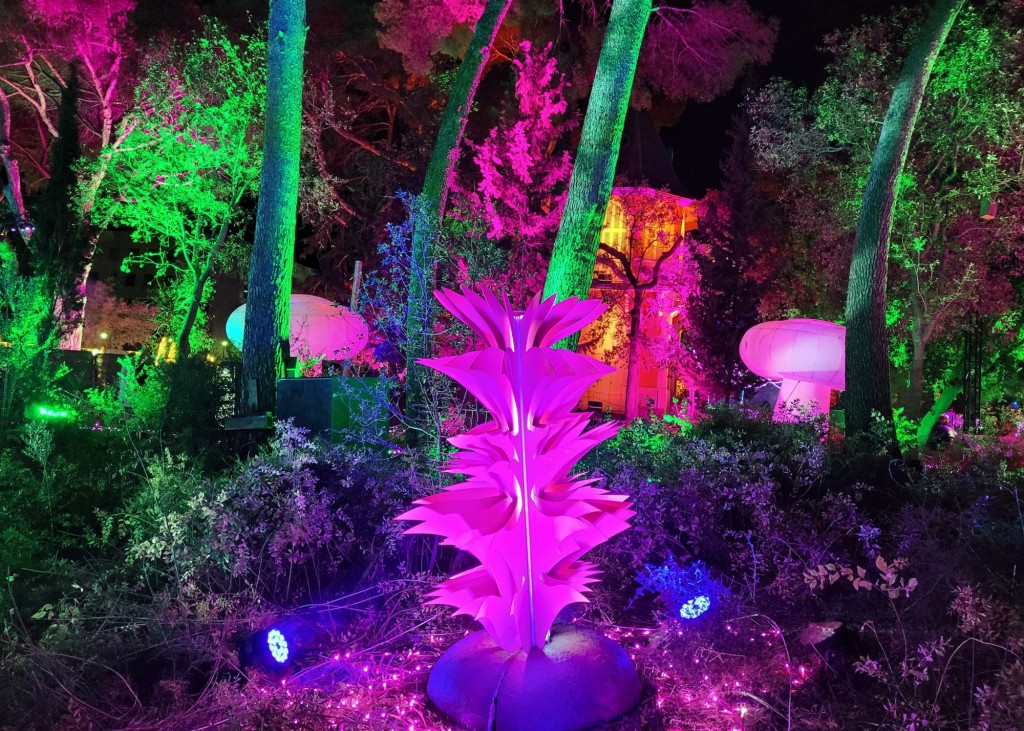 Foto: Luces en los jardines de Torre Girona - Barcelona (Cataluña), España