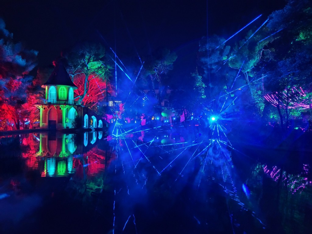 Foto: Luces en los jardines de Torre Girona - Barcelona (Cataluña), España