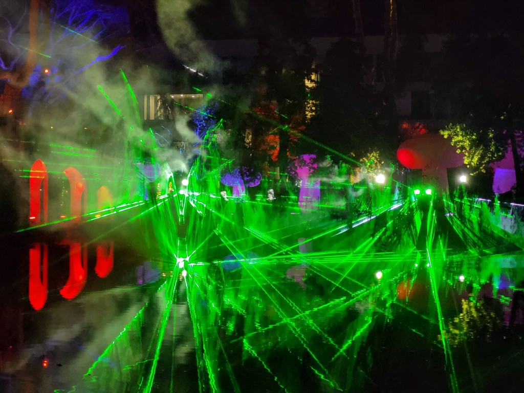 Foto: Luces en los jardines de Torre Girona - Barcelona (Cataluña), España