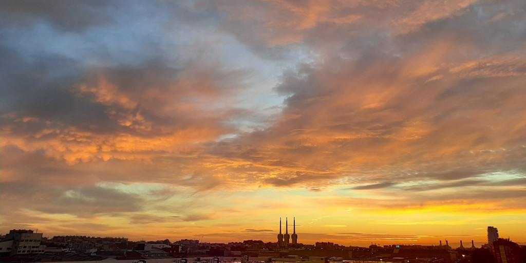 Foto: Amanecer - Sant Adrià de Besòs (Barcelona), España