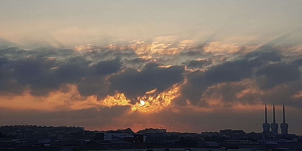 Foto: Amanecer - Sant Adrià de Besòs (Barcelona), España