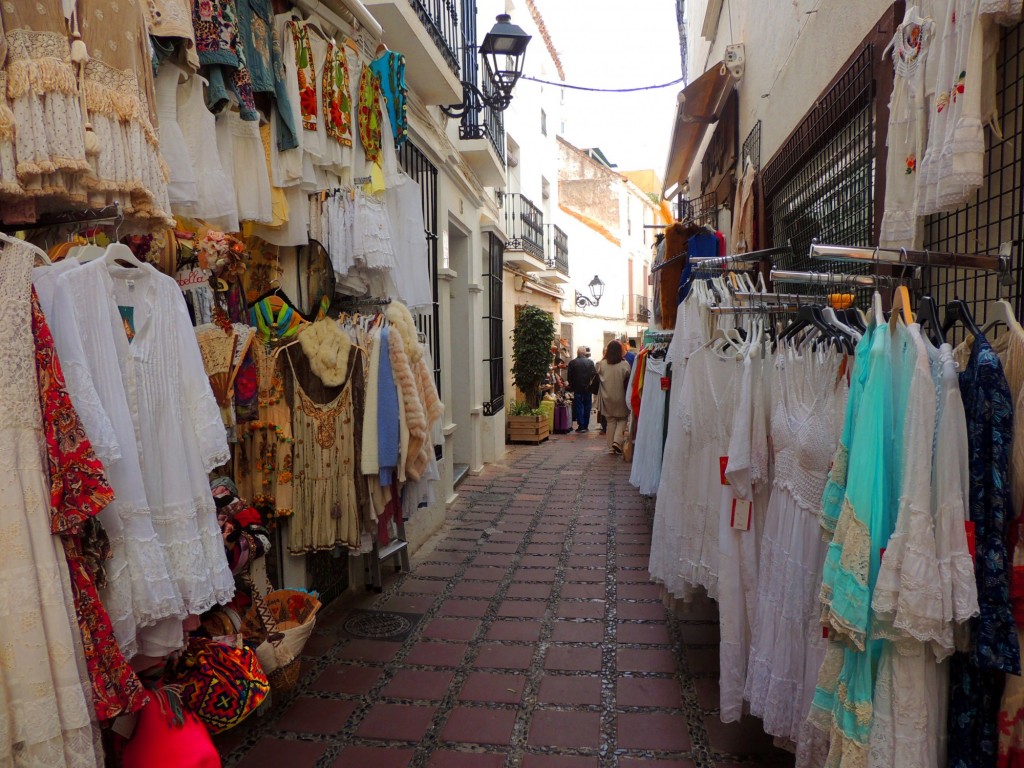 Foto: Tiendas en Calle San juan de Dios - Marbella (Málaga), España