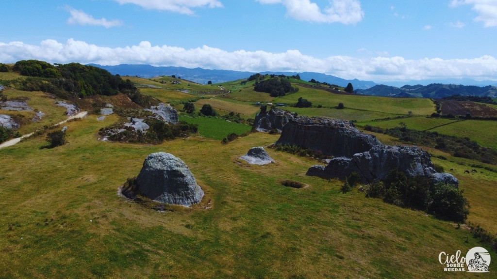 Foto: Monolitos de Hato fiero - Chocontá (Cundinamarca), Colombia