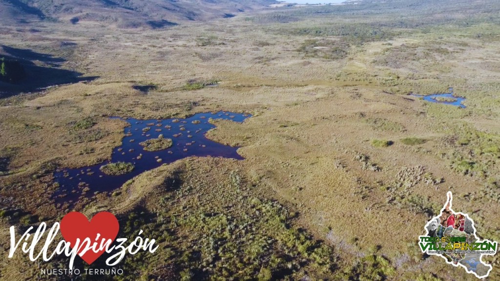 Foto: Laguna del mapa de Colombia Villapinzón Cundinamarca dron - Villapinzón (Cundinamarca), Colombia