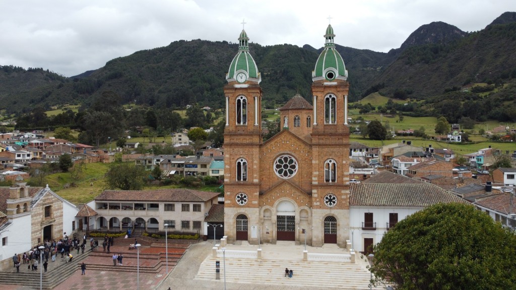 Foto: foto desde dron parque principal - Sesquilé (Cundinamarca), Colombia