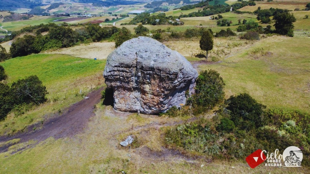 Foto: Monolitos de Hato fiero - Chocontá (Cundinamarca), Colombia
