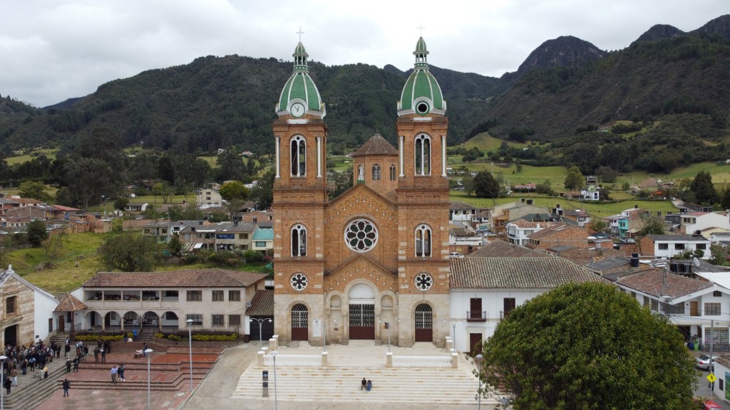 Foto: foto desde dron parque principal - Sesquilé (Cundinamarca), Colombia