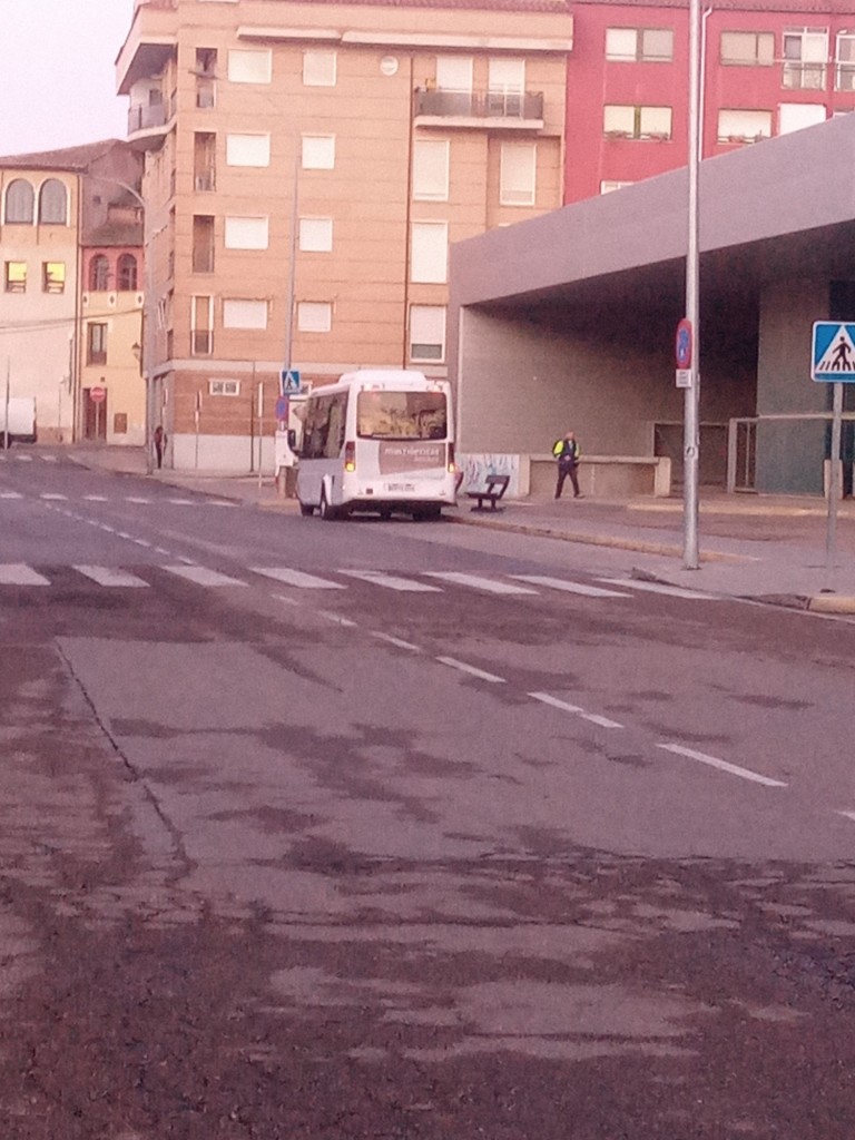 Foto: Autobús Urbano en la estación de autobuses - Calatayud (Zaragoza), España