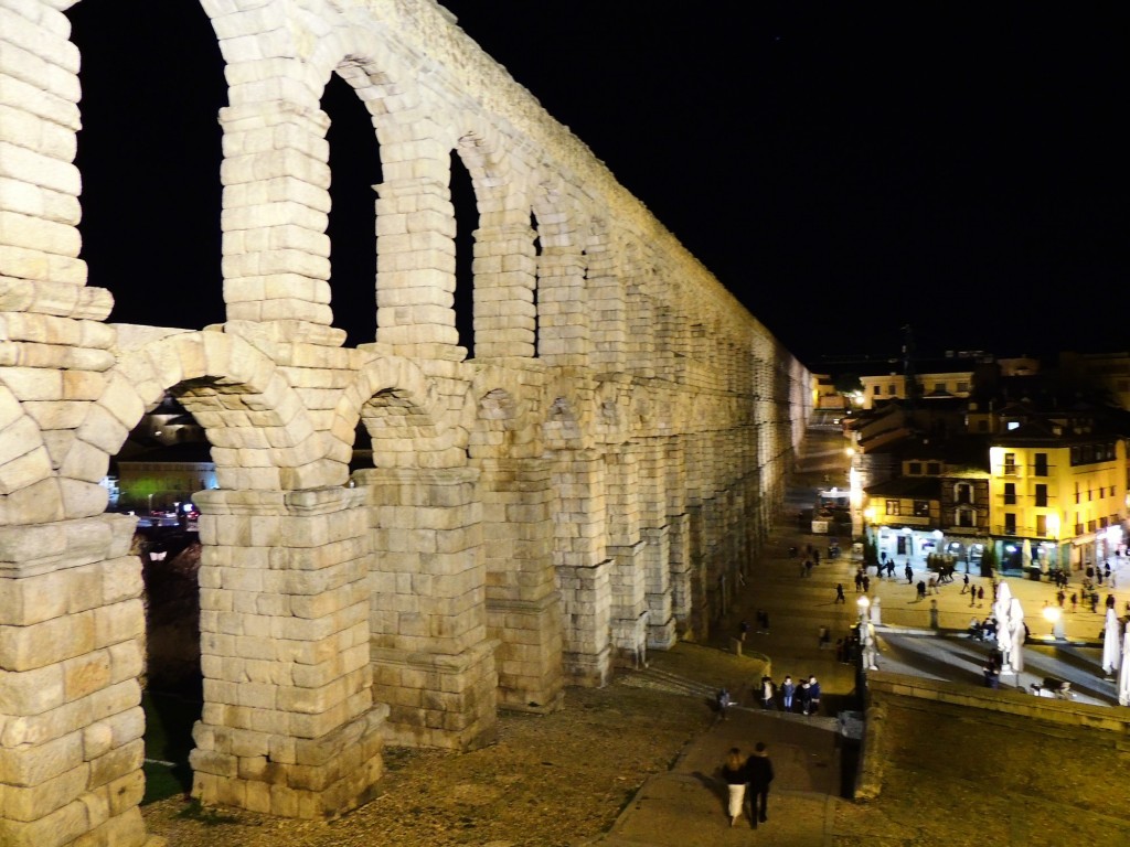 Foto: Arquería romana S.II d.C. cruza la Plaza del Azogueto - Segovia (Castilla y León), España