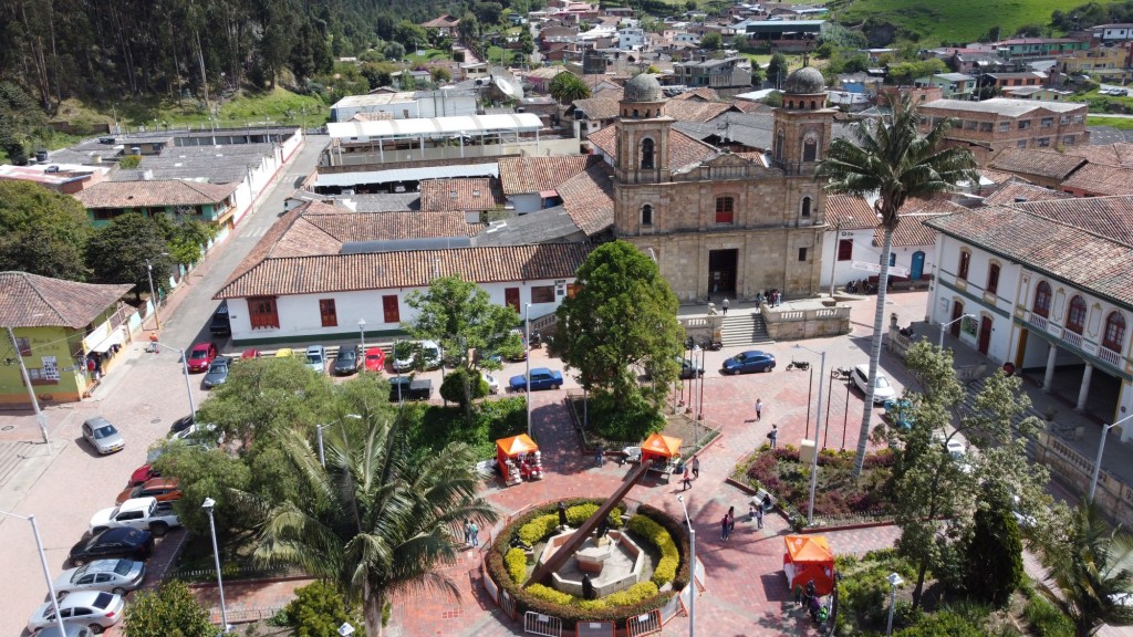 Foto: Nemocón parqué principal - Nemocón (Cundinamarca), Colombia