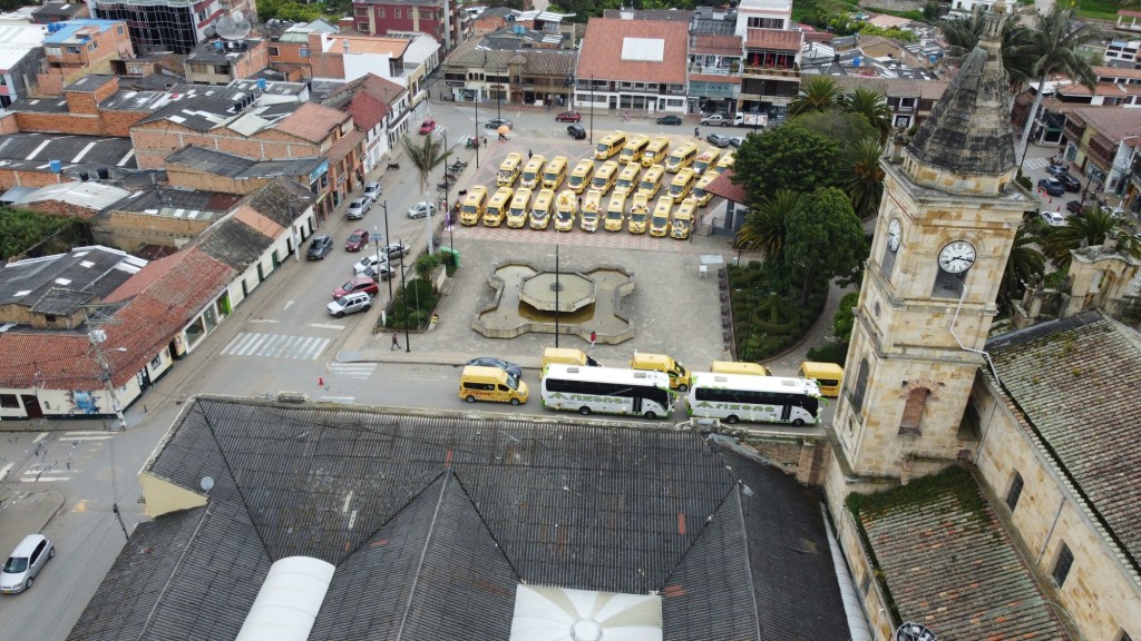 Foto: Viillapinzón Arizona en parque principal - Villapinzón (Cundinamarca), Colombia
