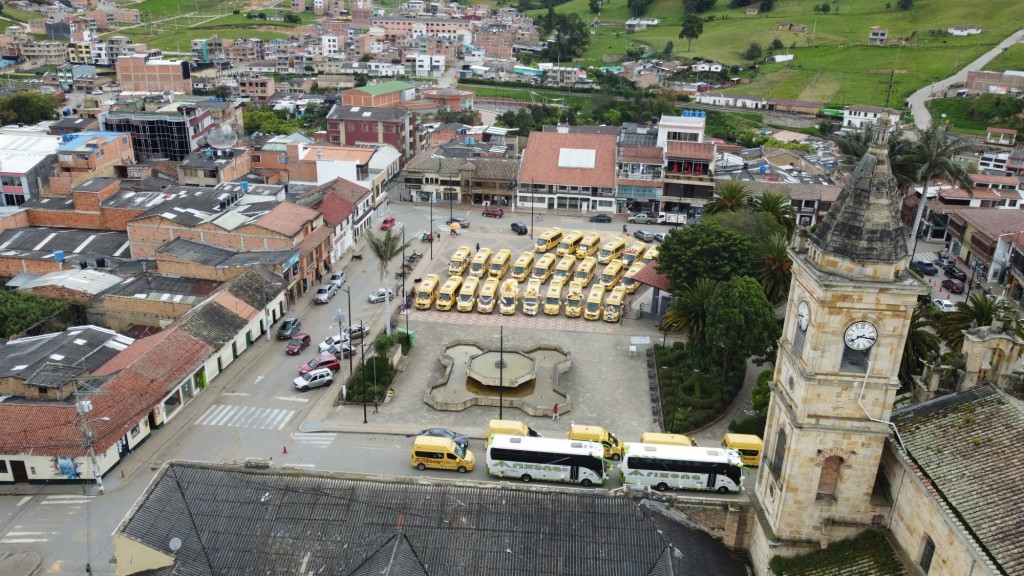 Foto: Viillapinzón Arizona en parque principal - Villapinzón (Cundinamarca), Colombia