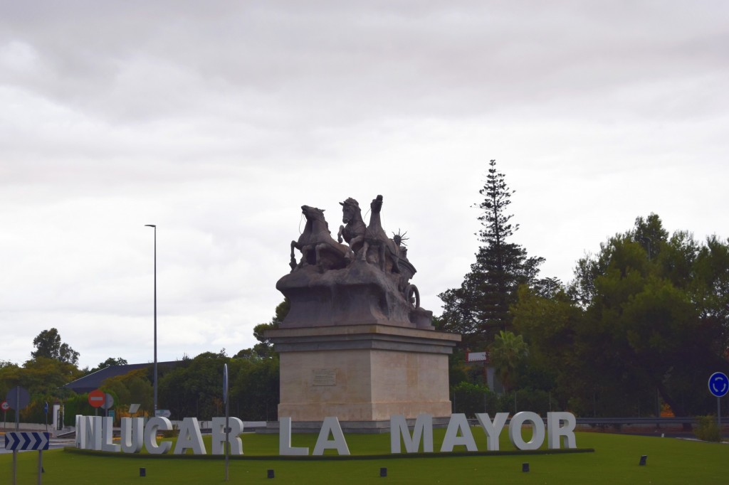 Foto: Rotonda Sol Invicto - Sanlucar la Mayor (Sevilla), España