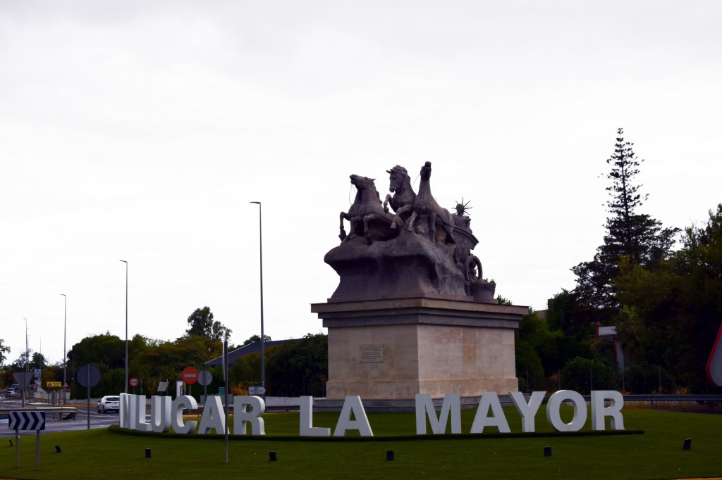 Foto: Rotonda Sol Invicto - Sanlucar la Mayor (Sevilla), España