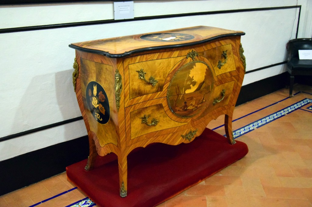 Foto: Cómoda francesa Luis XVI - Museo de la ciudad de Carmona - Carmona (Sevilla), España