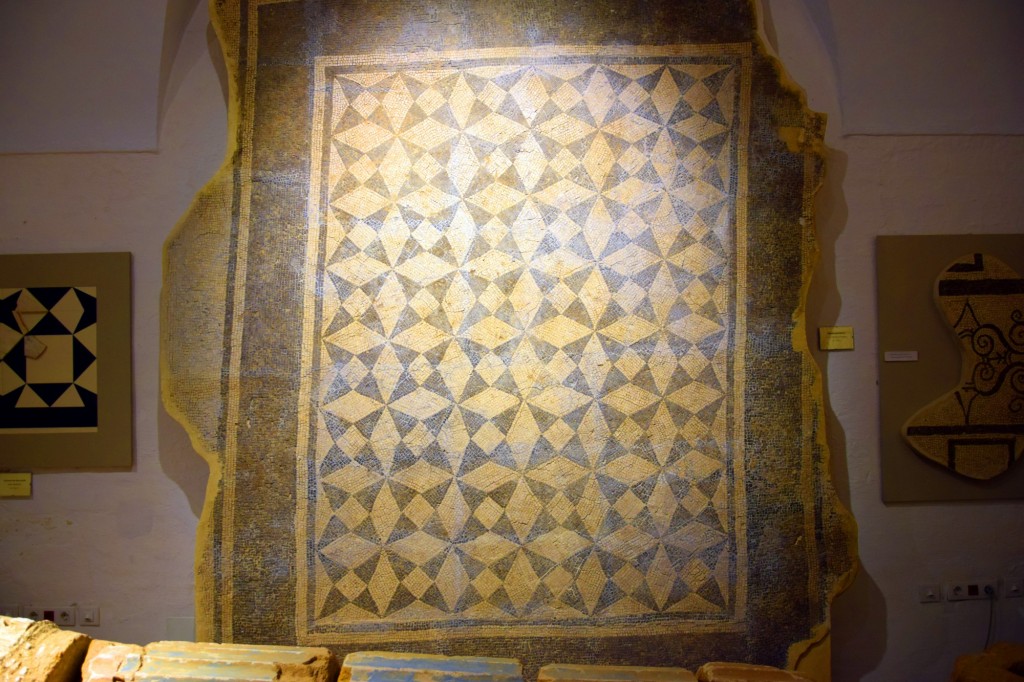 Foto: Pavimento geométrico S.II d.C - Carmona (Sevilla), España