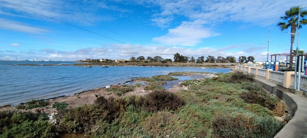 Foto: Entrada del agua mareal hacia el molino - San Fernando (Cádiz), España