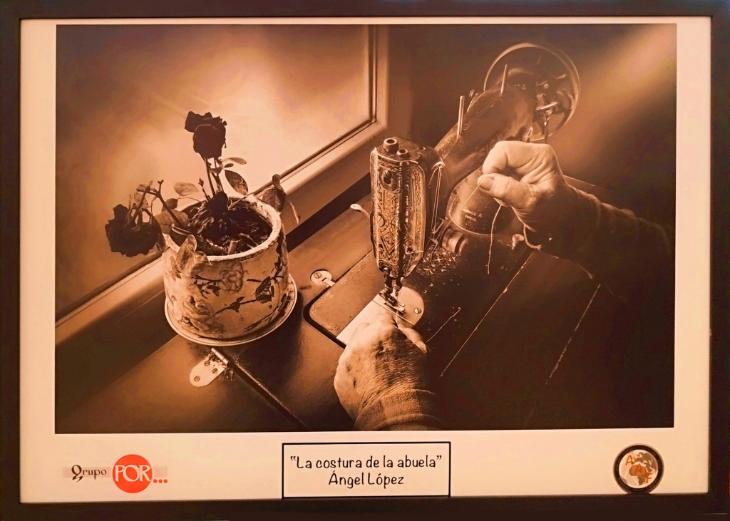 Foto: La costura de la abuela de Angel López - San Fernando (Cádiz), España