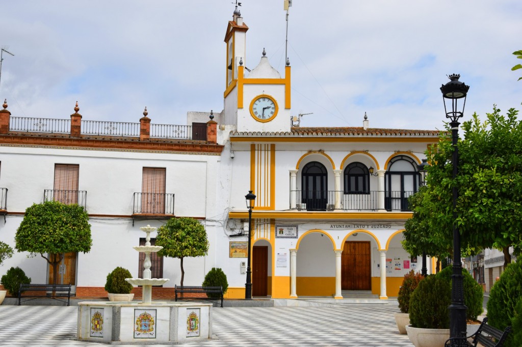 Foto: plaza del Ayuntamiento - Aznalcázar (Sevilla), España