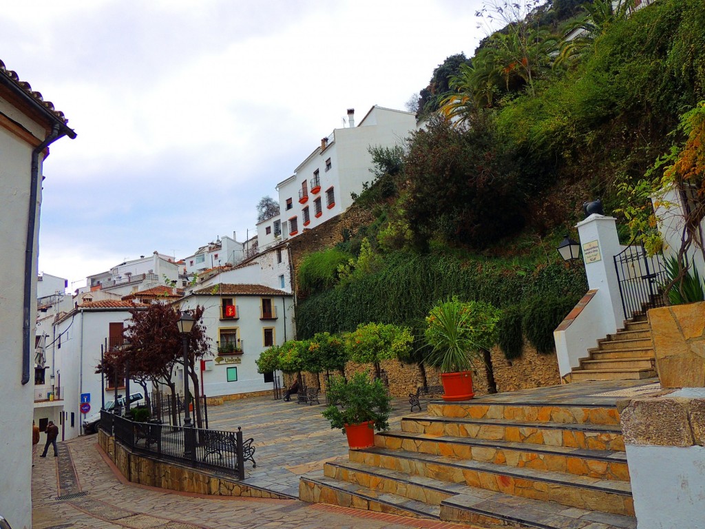 Foto: Plaza Teniente Viñas - Benalauria (Málaga), España