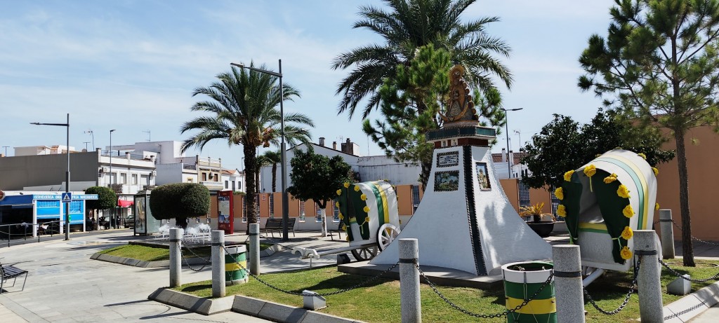 Foto: Monumento a la Virgen del Rocio - Gines (Sevilla), España