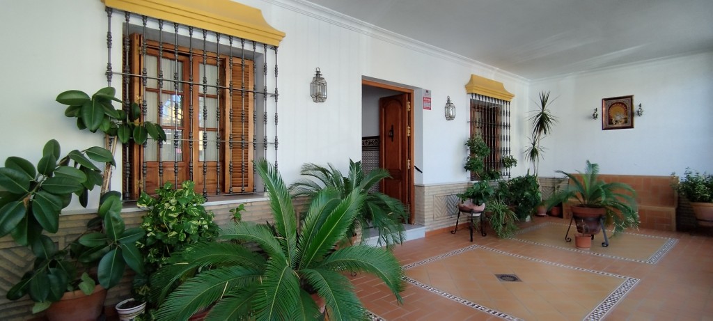 Foto: Patio de una vivienda en Avd. Constitución - Gines (Sevilla), España