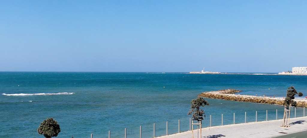 Foto: Castillo de San Sebastián al fondo - Cádiz (Andalucía), España