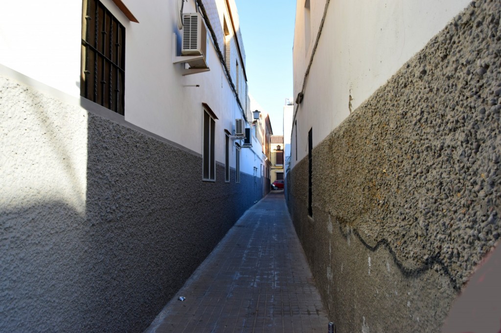 Foto: Callejuela Los Hierros - Brenes (Sevilla), España