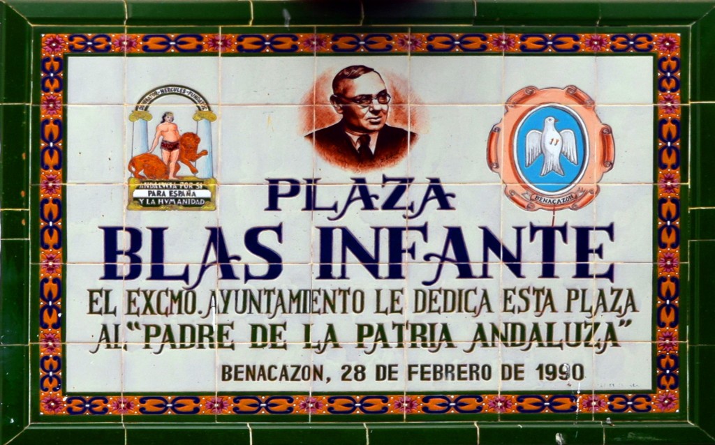 Foto: Placa de la plaza - Benacazón (Sevilla), España