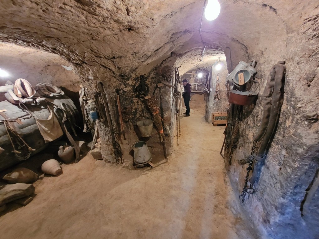 Foto: Bodegas - Baltanás (Palencia), España