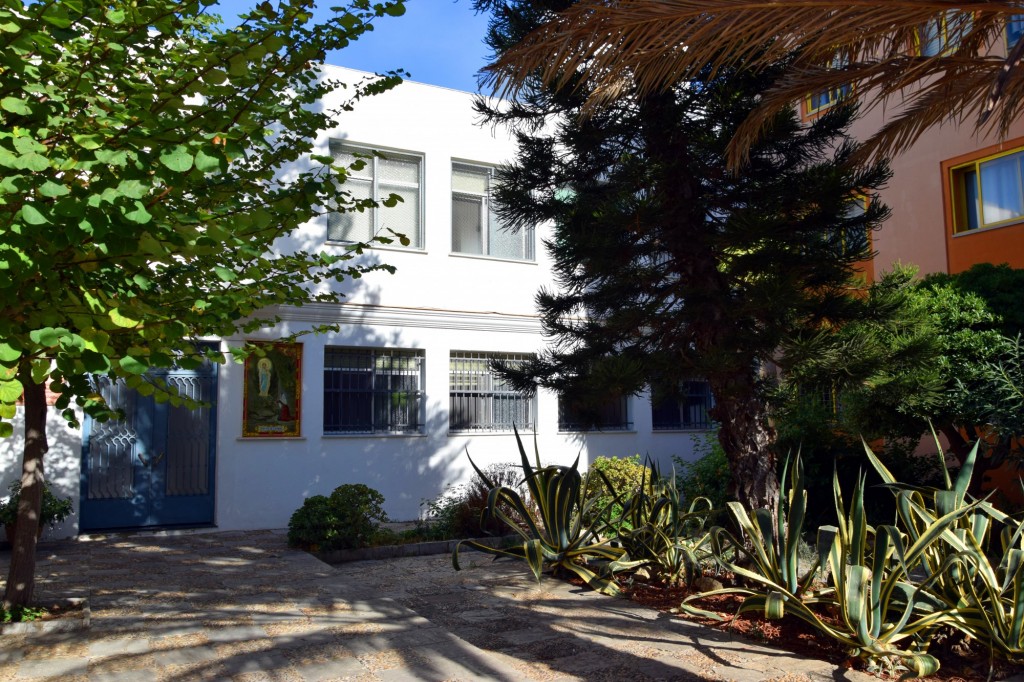 Foto: Patio de entrada al Colegio Ntra.Sra. de Lourdes - Cádiz (Andalucía), España