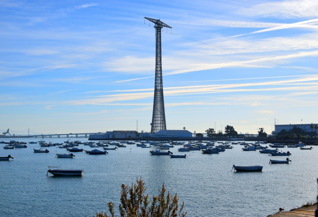 Foto: Amarres del Club Náutico de Puntales y Torreta de la Térmica - Cádiz (Andalucía), España