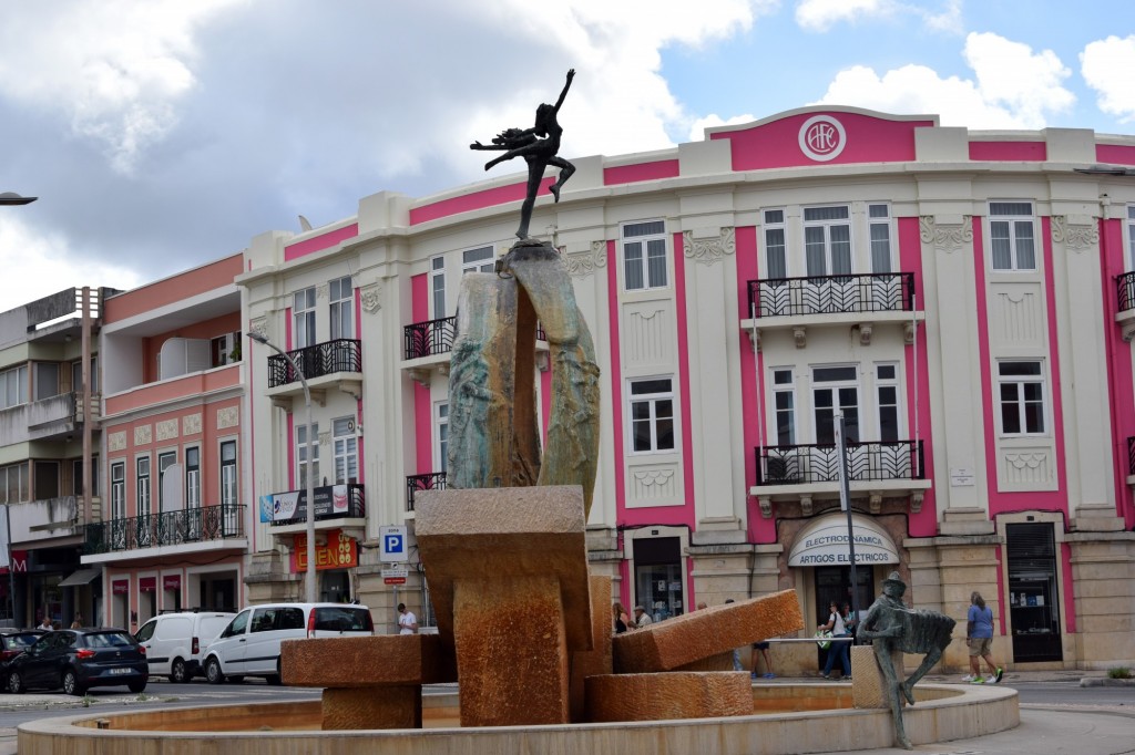 Foto: Escultura - Gente feliz Dançando - Loulé (Faro), Portugal