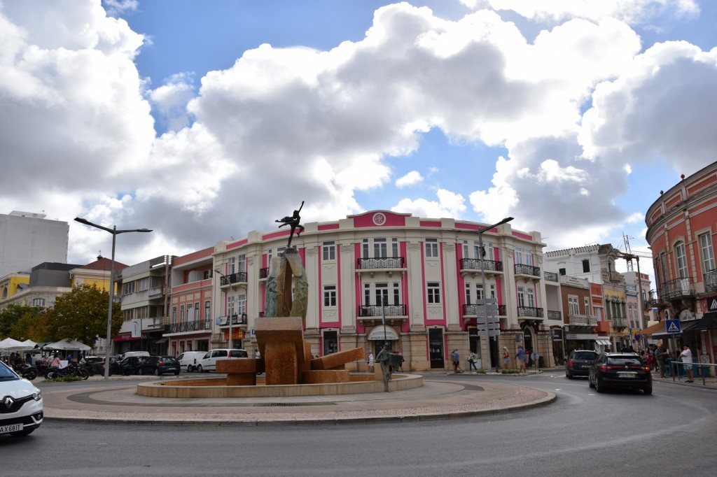 Foto: Largo Gago Coutinho - Loulé (Faro), Portugal