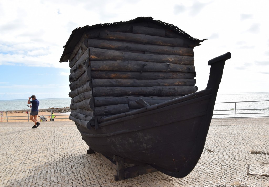 Foto: Bote Negro - Quarteira (Faro), Portugal