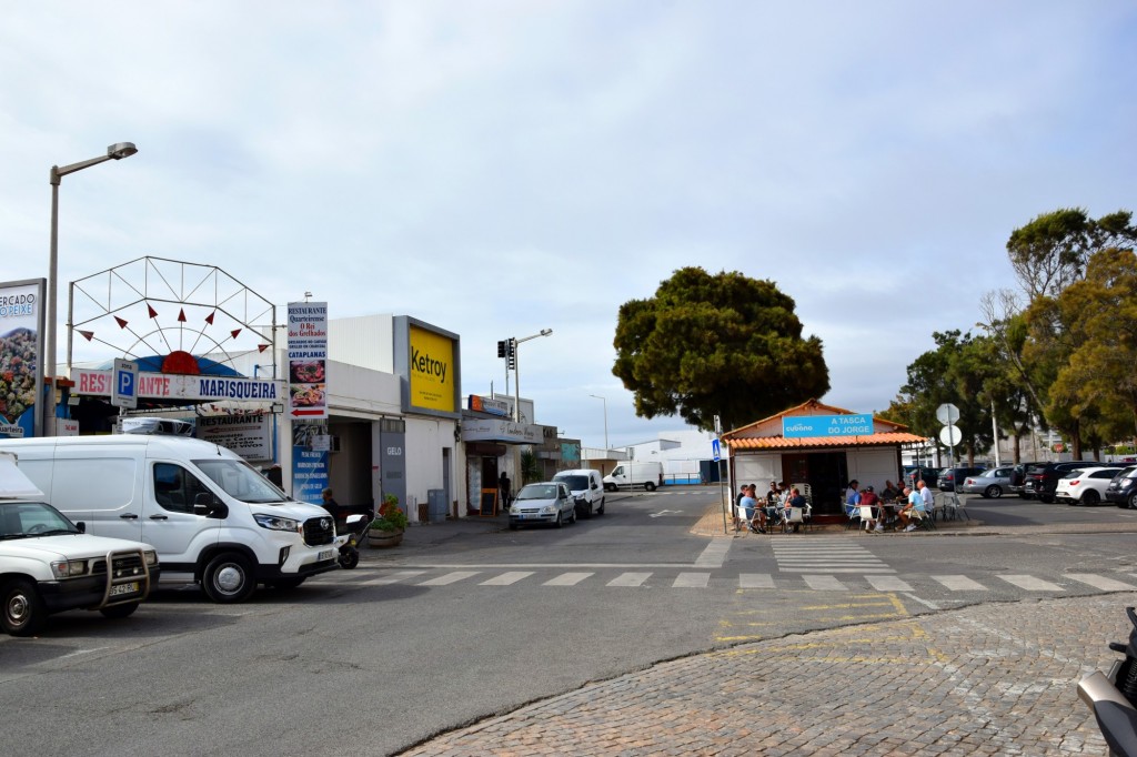 Foto: Largo do Mercado - Quarteira (Faro), Portugal