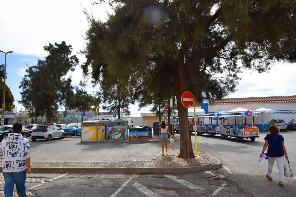 Foto: Largo das Cortes Reais - Quarteira (Faro), Portugal