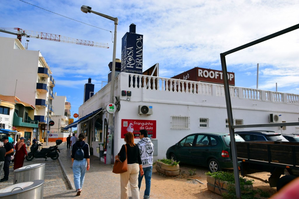 Foto: Rosa Branca - Quarteira (Faro), Portugal