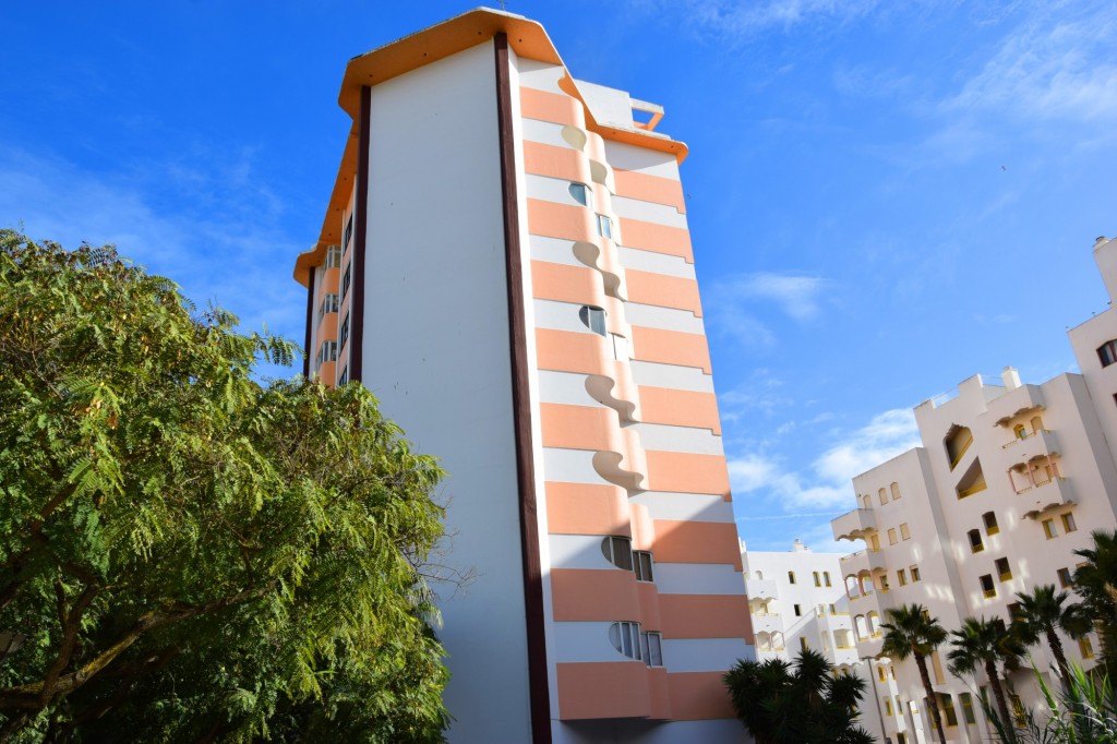 Foto: Torre Perón - Quarteira (Faro), Portugal