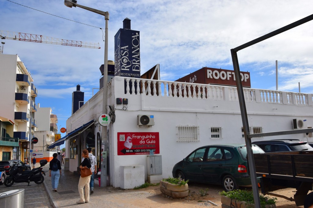 Foto: Rosa Branca - Quarteira (Faro), Portugal