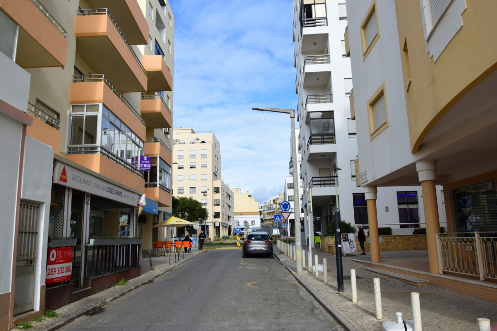 Foto: Rua Gonçalo Velho - Quarteira (Faro), Portugal