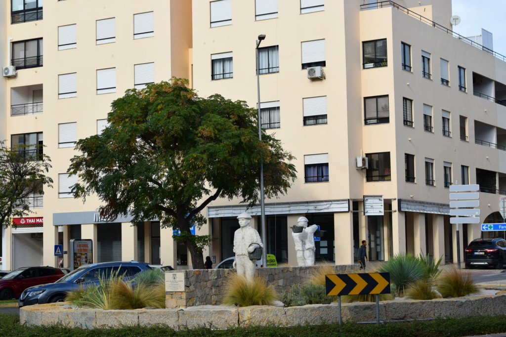 Foto: Estatua dos Pescadores de Quarteira - Quarteira (Faro), Portugal
